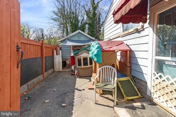 Backyard, Exterior