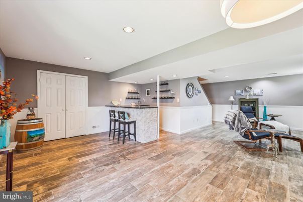 Interior, Recessed Lighting, Wood Texture Flooring