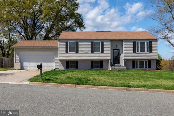 Attached, Exterior, Facade, Raised Ranch