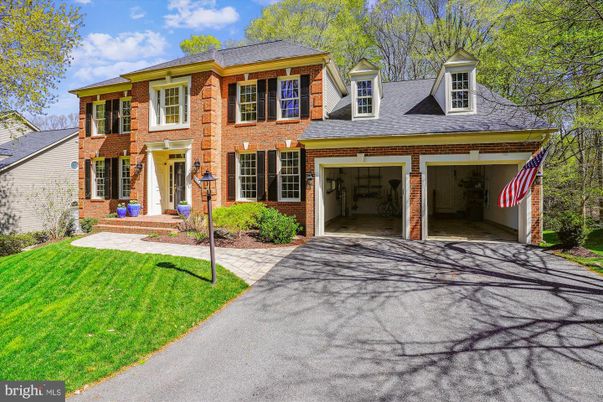 Attached, Exterior, Facade, Brick Facade, Georgian