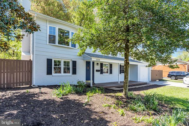Attached, Exterior, Facade, Raised Ranch