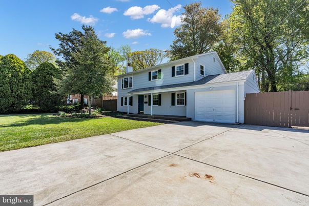 Attached, Exterior, Facade, Farmhouse