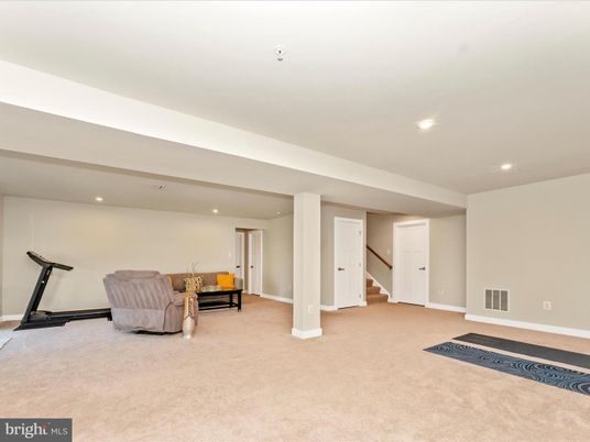 Fitness Equipment, Interior, Living room, Recessed Lighting