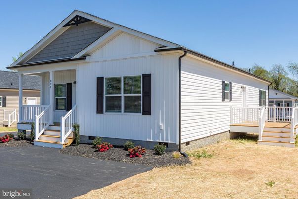 Exterior, Facade, None
