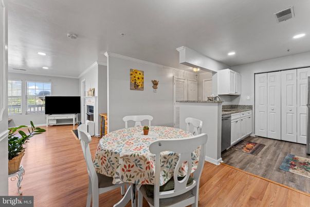 Dining room, Interior, Kitchen, Recessed Lighting, Wood Texture Flooring