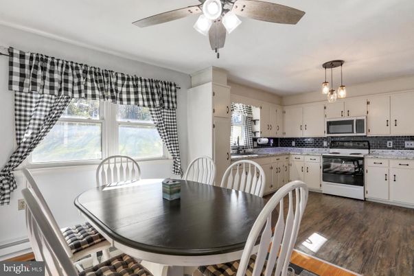 Dining room, Interior, Kitchen, Pendant Lights, Wood Texture Flooring
