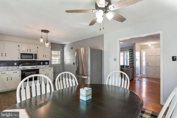 Dining room, Interior, Kitchen, Pendant Lights, Stainless Steel Appliances, Wood Texture Flooring
