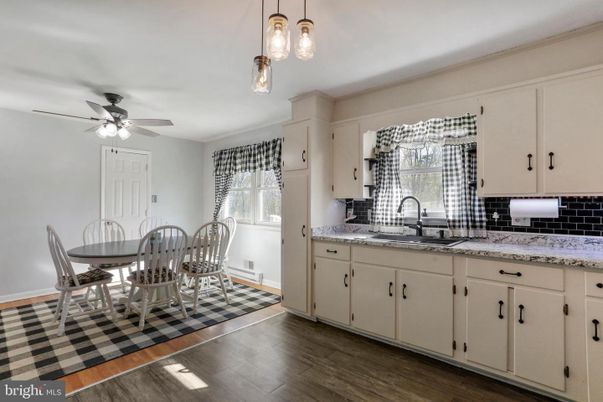 Dining room, Interior, Kitchen, Pendant Lights, Wood Texture Flooring