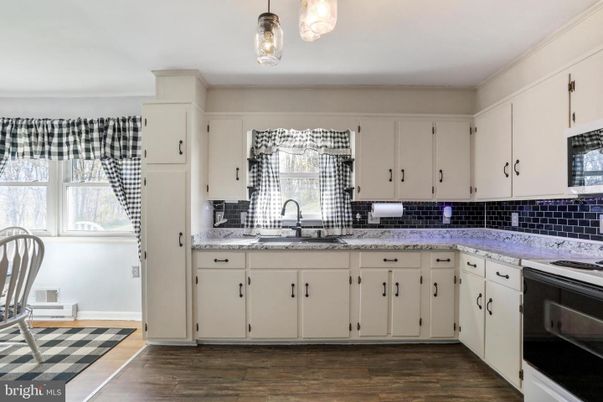 Interior, Kitchen, Pendant Lights, Wood Texture Flooring