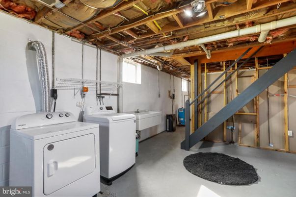 Interior, Washer, Wooden Beams