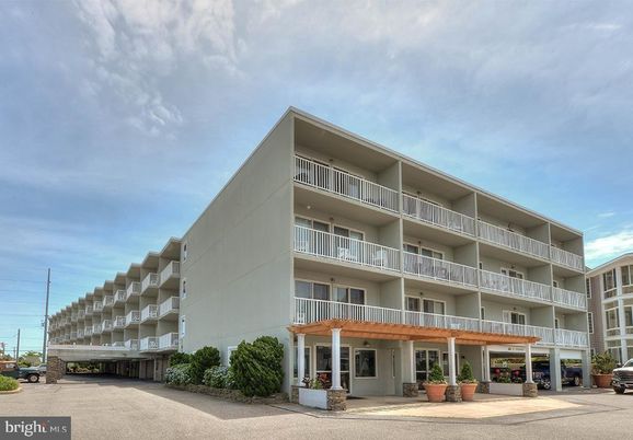 Exterior, Facade, Condo Building