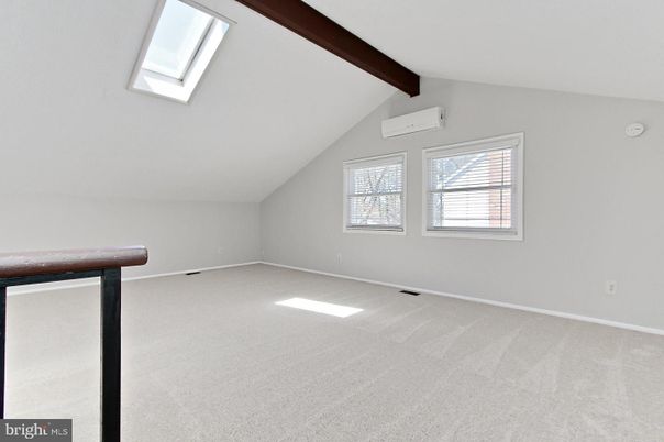 Empty room, Interior, Wooden Beams