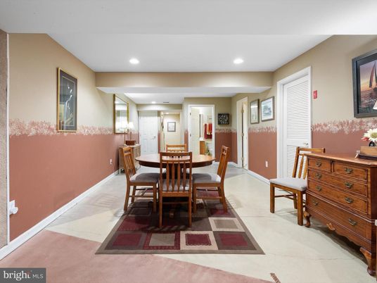 Dining room, Interior, Recessed Lighting