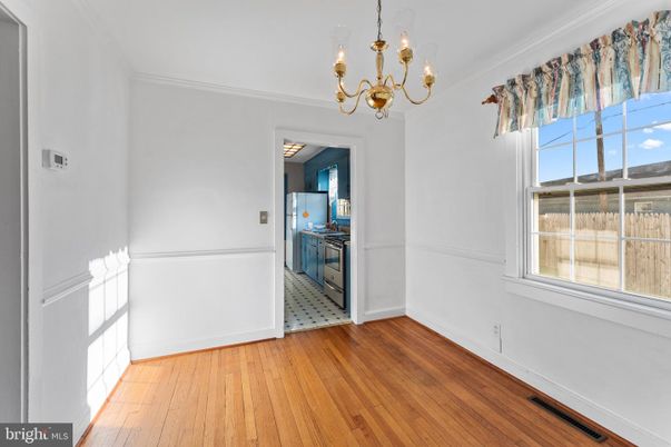 Chandelier, Interior, Kitchen, Wood Texture Flooring