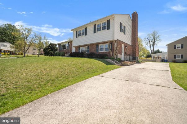 Exterior, Facade, Brick Facade, Split Level