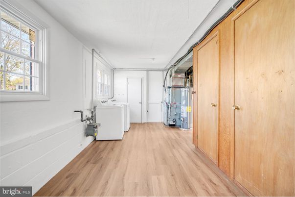 Interior, Washer, Wood Texture Flooring