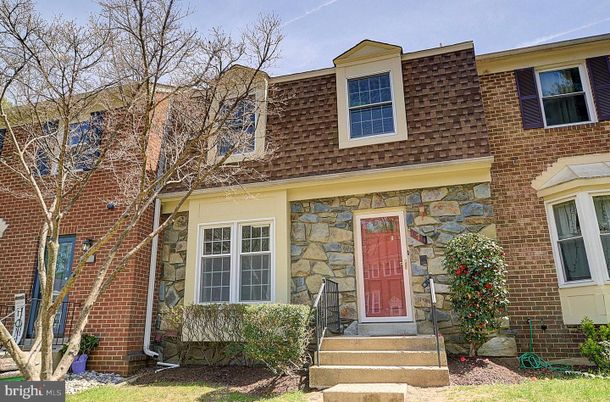 Exterior, Facade, Brick Facade, Cape Cod