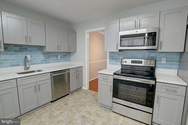 Interior, Kitchen, Stainless Steel Appliances