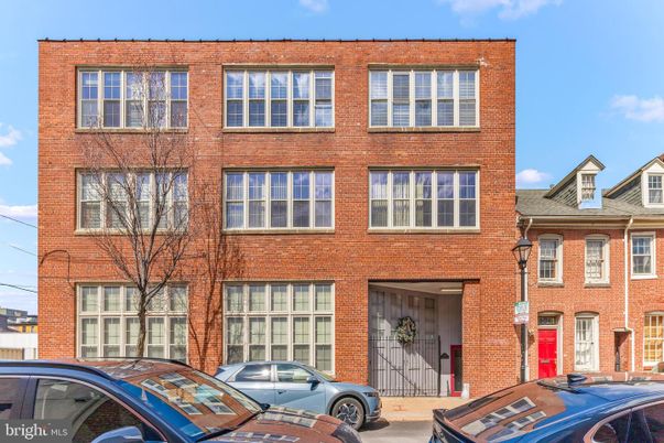 Exterior, Facade, Brick Facade, Rowhouse