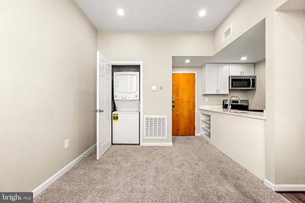 Interior, Kitchen, Recessed Lighting, Washer