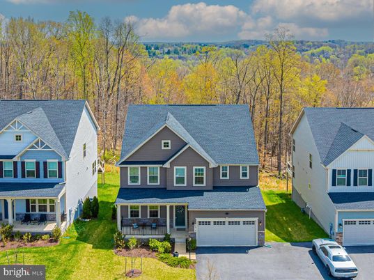 Attached, Exterior, Facade, Farmhouse