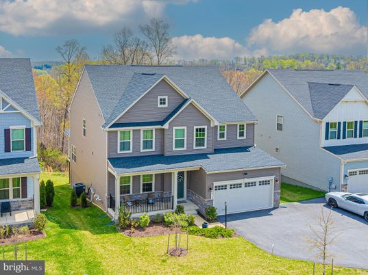 Attached, Exterior, Facade, Farmhouse