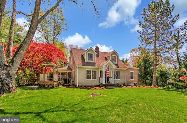 Backyard, Exterior, Facade, Cape Cod