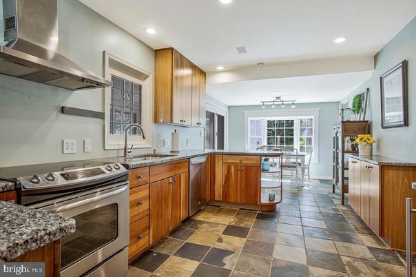 Dining room, Interior, Kitchen, Recessed Lighting, Stainless Steel Appliances