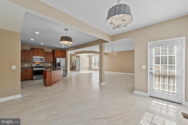 Chandelier, Interior, Kitchen, Recessed Lighting, Stainless Steel Appliances