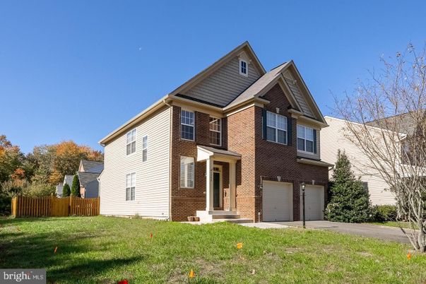 Attached, Exterior, Facade, Brick Facade, Georgian