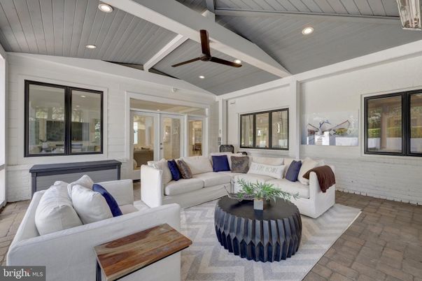 Exterior, Living room, Recessed Lighting