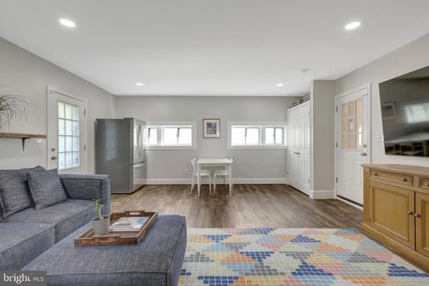Interior, Living room, Recessed Lighting, Wood Texture Flooring