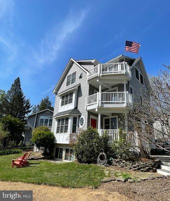 Backyard, Exterior, Facade, Queen Anne Victorian