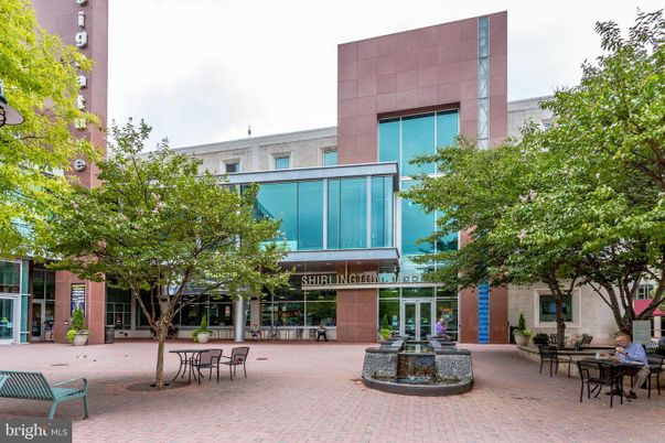 Exterior, Facade, Modern