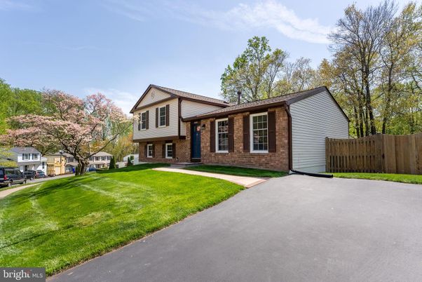 Exterior, Facade, Brick Facade, Split Level