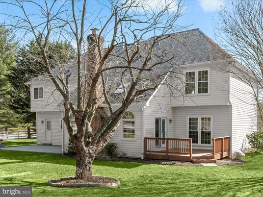 Attached, Exterior, Facade, Cape Cod