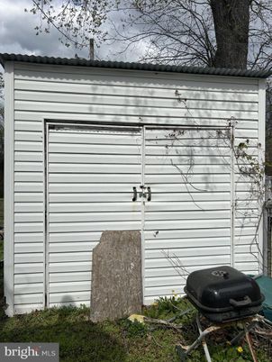 Detached Garage, Exterior