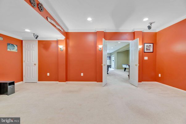 Empty room, Interior, Recessed Lighting
