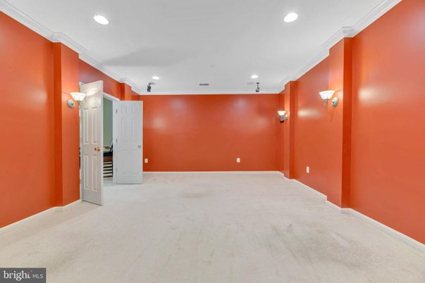 Empty room, Interior, Recessed Lighting