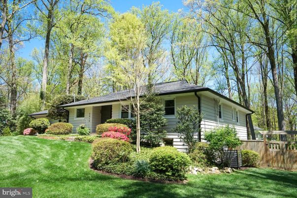 Backyard, Exterior, Facade, Split Level