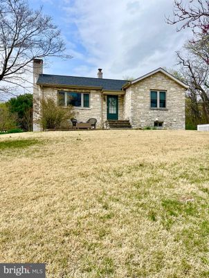 Backyard, Exterior, Facade, Brick Facade, Ranch