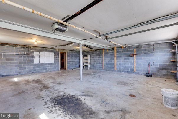 Garage, Interior, Stone Walls