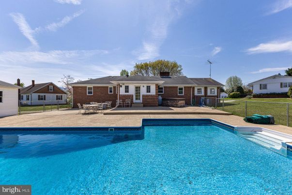 Exterior, Pool