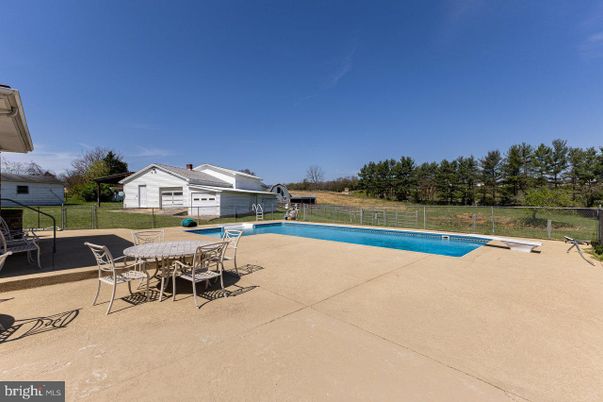 Exterior, Pool