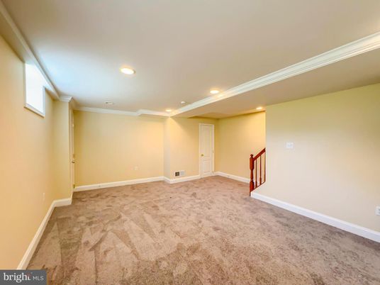 Empty room, Interior, Recessed Lighting