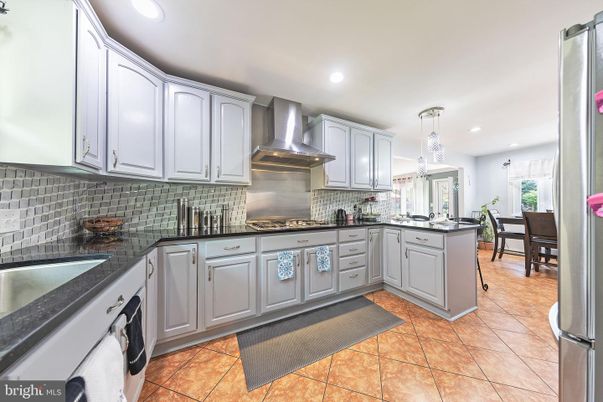 Dining room, Interior, Kitchen, Pendant Lights, Recessed Lighting, Stainless Steel Appliances