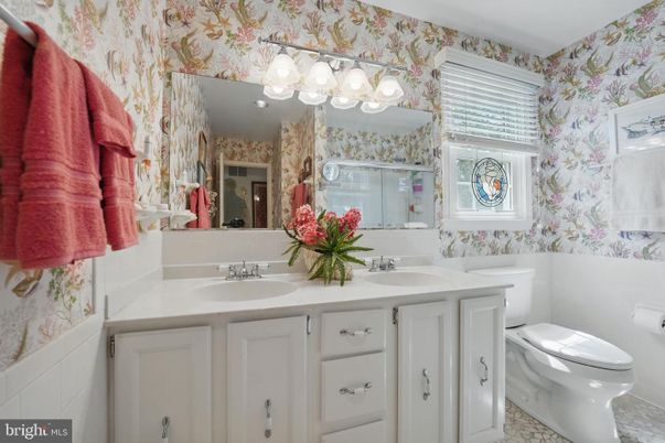 Bathroom, Dual Sink Vanities, Interior