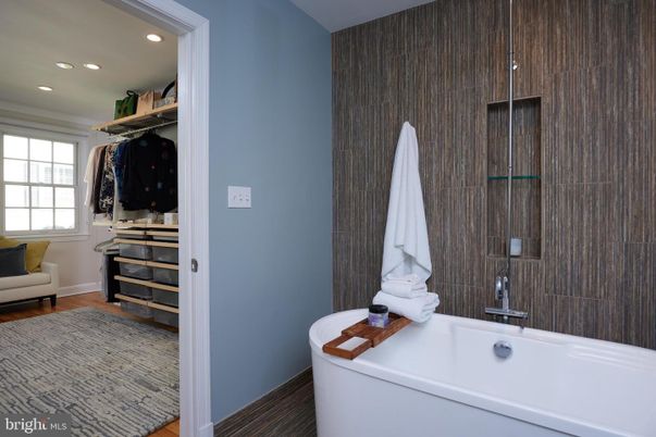 Bathroom, Interior, Recessed Lighting, Walk-in Closets, Wood Texture Flooring