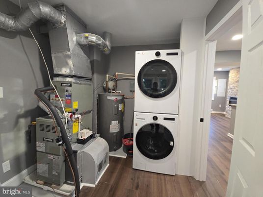 Interior, Recessed Lighting, Utility Closets, Washer, Wood Texture Flooring