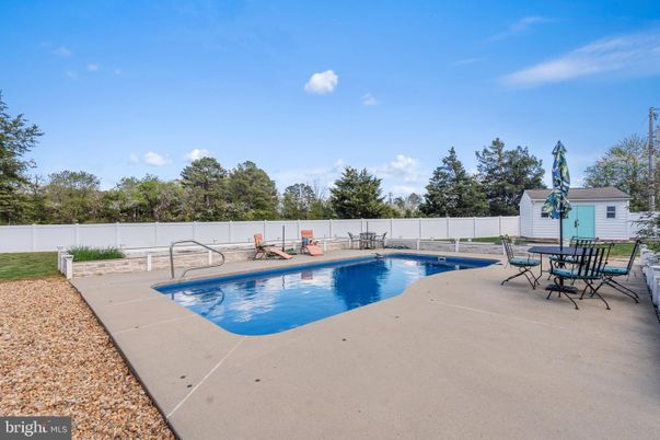 Exterior, Pool